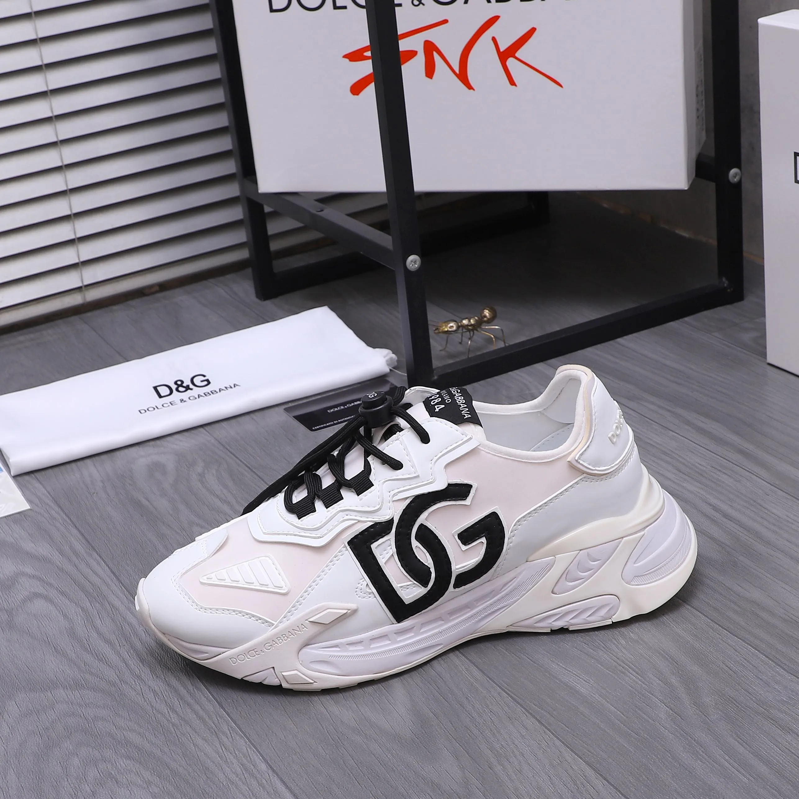 Men's shoes 💰520 Product trademark: DG (Dolce & Gabbana) couple's casual shoes Regular size: 35-46 (45.46 is custom-made and non-returnable) Product materials: Selected cowhide stitching elastic cloth upper, cowhide insole, original outsole